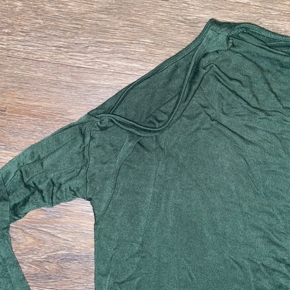 Silence + Noise size XS green cold shoulder top - Picture 4 of 5
